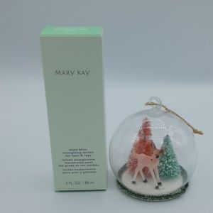 Mary Kay Mint Bliss with Bonus Socks
